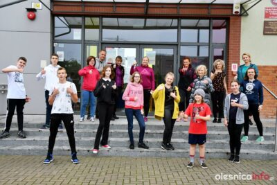 Szkoła Podstawowa nr 8 robi pompki dla Mii i nominuje pozostałe oleśnickie podstawówki