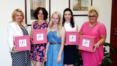 W wybranych punktach Oleśnicy staną Różowe Skrzyneczki