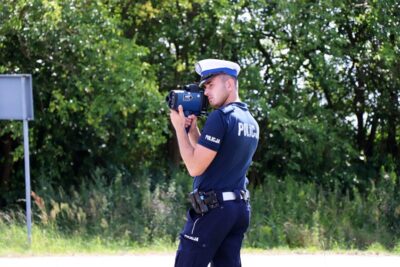 24-letni kierowca stracił prawo jazdy i dostał 2500 zł mandatu