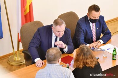 Wiceprzewodniczący rady powiatu rezygnują