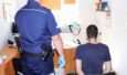 Zdewastował samochód, przywłaszczył go i odjechał mimo, że był pijany i miał cofnięte uprawnienia. Policja postawiła pięć zarzutów 29-latkowi