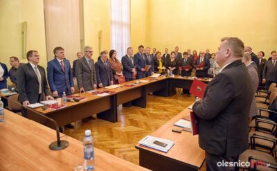 Pęknięcie na prawicy. Koalicja Obywatelska gorączkowo liczy głosy