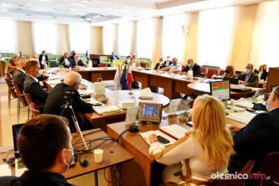 Burza w samorządzie. Koalicja rządząca miastem  wnioskuje o odwołanie Roberta Sarny z funkcji przewodniczącego