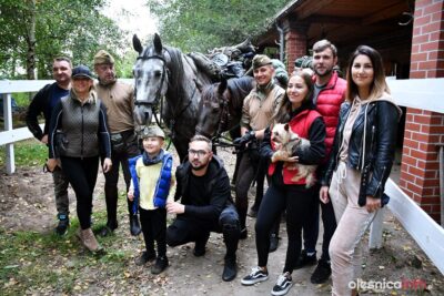 Uczestnicy konnej wyprawy nad Bałtyk wyruszyli dzisiaj ze Smolnej. Jadą, by pomóc Antosiowi Kubiczowi
