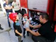 Maks i Kuba wylicytowali przejażdżkę wozem strażackim