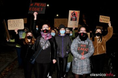 Bierutów protestuje przeciwko zmianom w ustawie aborcyjnej [ZDJĘCIA, WIDEO]