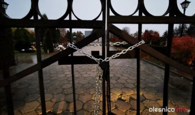 Działacz Polski 2050 pyta: czy to nie jest marnowanie pieniędzy oleśniczan? Tak odpowiada mu zarządca cmentarza
