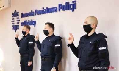 Ślubowanie pięciu nowych funkcjonariuszy w oleśnickiej komendzie