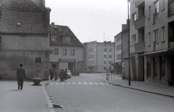 stare_zdjęcia_oleśnicaPL_1027_3_3_2_354 - Widok na ulice 3 Maja, 1977