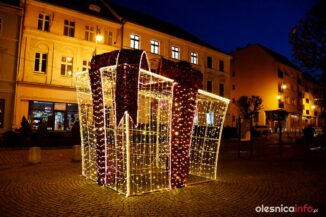 dekoracje_ozdoby_święta_rynek_choinka_Oleśnica_DSC_6399