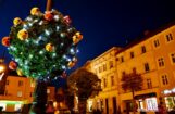 dekoracje_ozdoby_święta_rynek_choinka_Oleśnica_DSC_6406