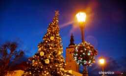 dekoracje_ozdoby_święta_rynek_choinka_Oleśnica_DSC_6412