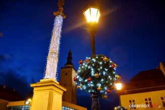 dekoracje_ozdoby_święta_rynek_choinka_Oleśnica_DSC_6414