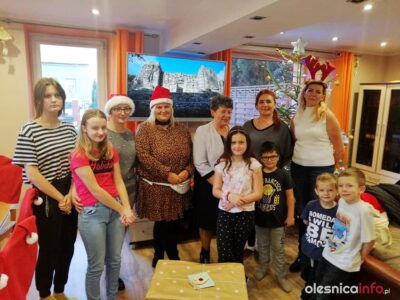 Panie z Bystrego z prezentami w domach dziecka