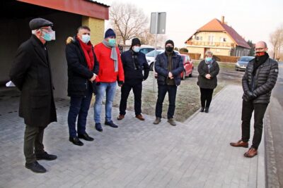 Nowe chodniki przy powiatowych drogach