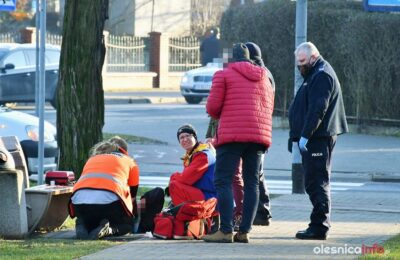 Trwa reanimacja mężczyzny przy ul. Wileńskiej. Do ratowania życia użyto defibrylatora z budynku szóstki [AKTUALIZACJA]