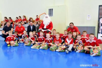 Turniej mikołajkowy w bierutowskiej hali sportowej [ZDJĘCIA]