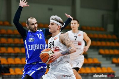 Team-Plast KK Oleśnica wygrywa z Orłem Ziębice [ZDJĘCIA]