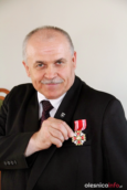 Radny uhonorowanym Złotym Medalem
