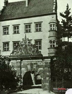 zamek_oleśnicaBramy_zamkowe__48005_Fotopolska-Eu-007