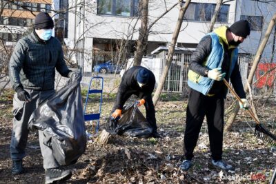 Działacze Polski2050 z Oleśnicy sprzątają miasto i wspierają pacjentów szpitali