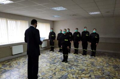 Komendant przyjął ślubowanie nowego strażaka