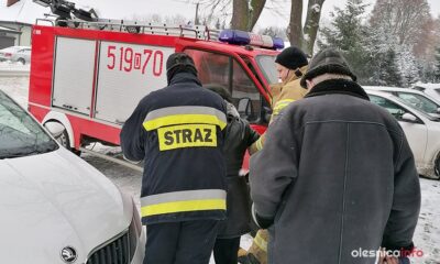 Strażacy pomagają dotrzeć mieszkańcom na szczepienia