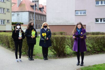 Akcja Żonkile. Złożono kwiaty w miejscu spalonej synagogi