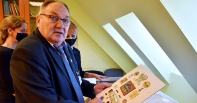 Oleśniczanin przekazał do Instytutu Pamięci Narodowej dokumenty i tysiące zdjęć z czasów PRL
