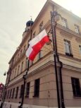 Oleśnicki ratusz już biało-czerwony