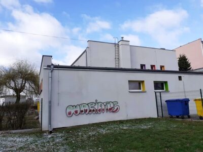 Szukają autorów napisu na budynku przedszkola