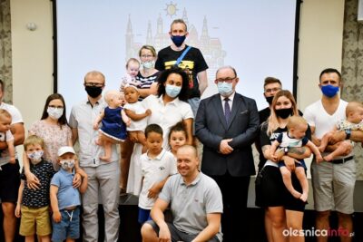 Kolejni najmłodsi oleśniczanie z upominkami od władz miasta [ZDJĘCIA]