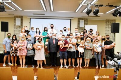 Najmłodsi oleśniczanie z upominkami i gratulacjami [ZDJĘCIA]