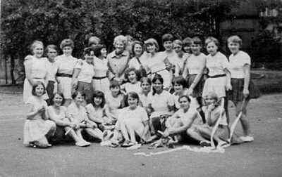 Uczniowie i nauczyciele z oleśnickich podstawówek na zdjęciach sprzed lat [GALERIA]