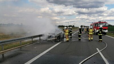 Pożar samochodu na S8. Auto doszczętnie spłonęło