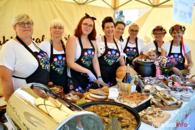 Trwa jarmark w Bystrem. Prezentują się gminni rękodzielnicy i Koła Gospodyń Wiejskich