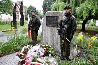 Narodowy Dzień Pamięci Powstania Warszawskiego. Miejskie obchody odbyły się przy pamiątkowej tablicy [WIDEO]