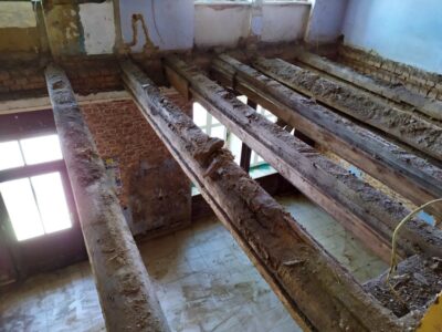 Trwa odbudowa spalonej kamienicy