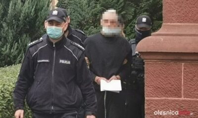 Nożownik z Oleśnicy stanął przed sądem. Dzisiaj nad ranem zmarła kobieta, którą zaatakował [ZDJĘCIA, WIDEO]