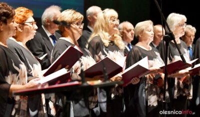 Zmiany w Oleśnickim Uniwersytecie Trzeciego Wieku. Wybrano nowe władze stowarzyszenia