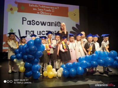 Pierwszaki ze Szkoły Podstawowej nr 7 pasowane na uczniów