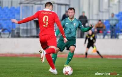 Remis Pogoni Oleśnica w Nowej Rudzie. Rachwał i Kotwa dają 3 punkty Zenitowi. W A-klasie cenne zwycięstwo Widawy Bierutów