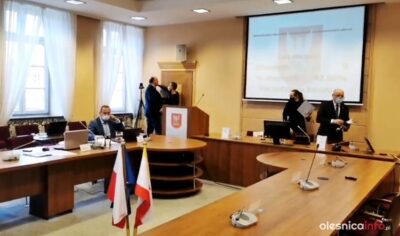 Incydent na sesji. Czy radny naruszył nietykalność cielesną pracownika urzędu? [AKTUALIZACJA]