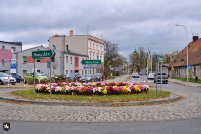 Gmina kolejny raz kupiła kwiaty od producentów i ozdobiła nimi miasto