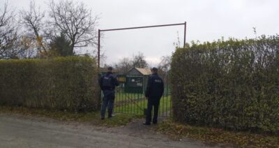 Policjanci kontrolują miejsca, w których mogą przebywać osoby bezdomne