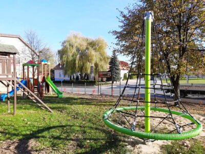 Dwa nowe place zabaw w gminie Międzybórz