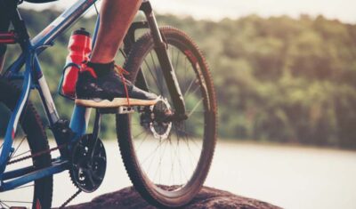 Co warto zabrać ze sobą na rower? 5 najważniejszych rzeczy