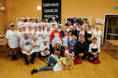 Gminne darcie pierza ze śpiewem i opowieściami