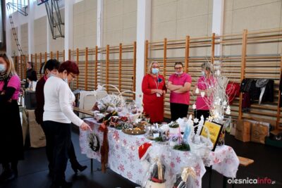 Jarmark świąteczny w gminnej hali sportowej [ZDJĘCIA]