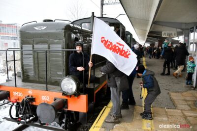 Zimowy pociąg wyruszył dzisiaj ze stacji Oleśnica [ZDJĘCIA, WIDEO]
